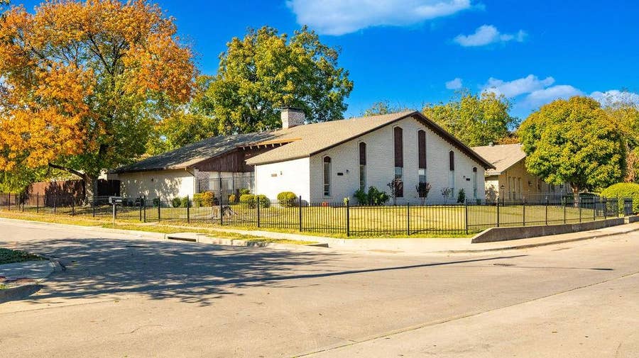 Property photo for 13351 Kit Lane, Dallas, TX