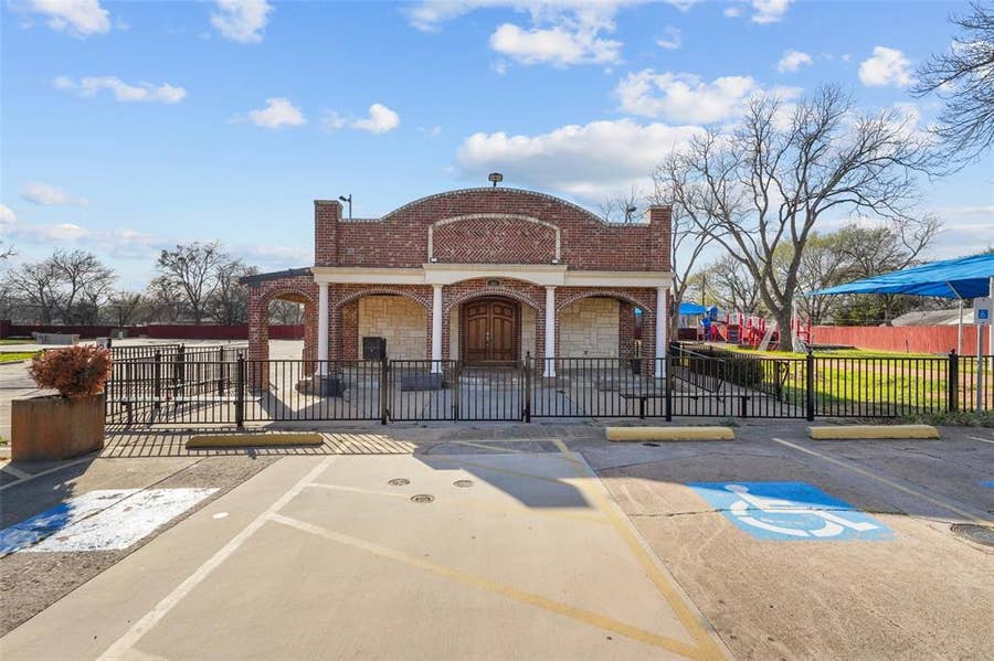 Property photo for 501 NE 31st Street, Grand Prairie, TX