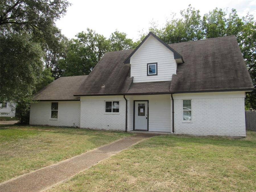 Property photo for 321 Crescent Drive, Hewitt, TX