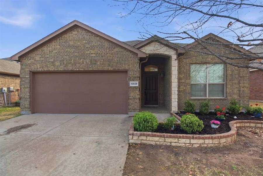 Property photo for 10928 Middleglen Road, Fort Worth, TX