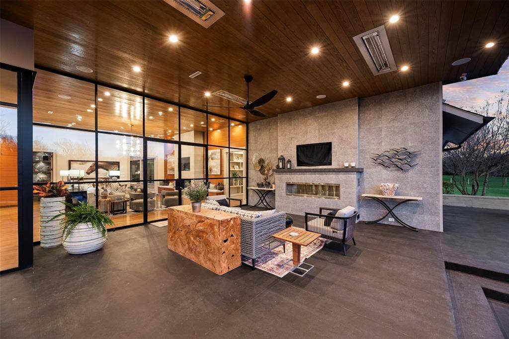 1501 The Rock, Rockwall, TX 75087 COVERED PATIO ENTERTAINMENT