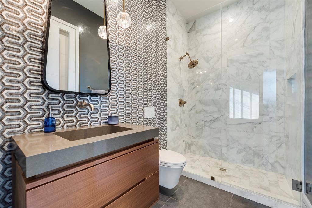 1501 The Rock, Rockwall, TX 75087 GUEST BATH DUAL USE