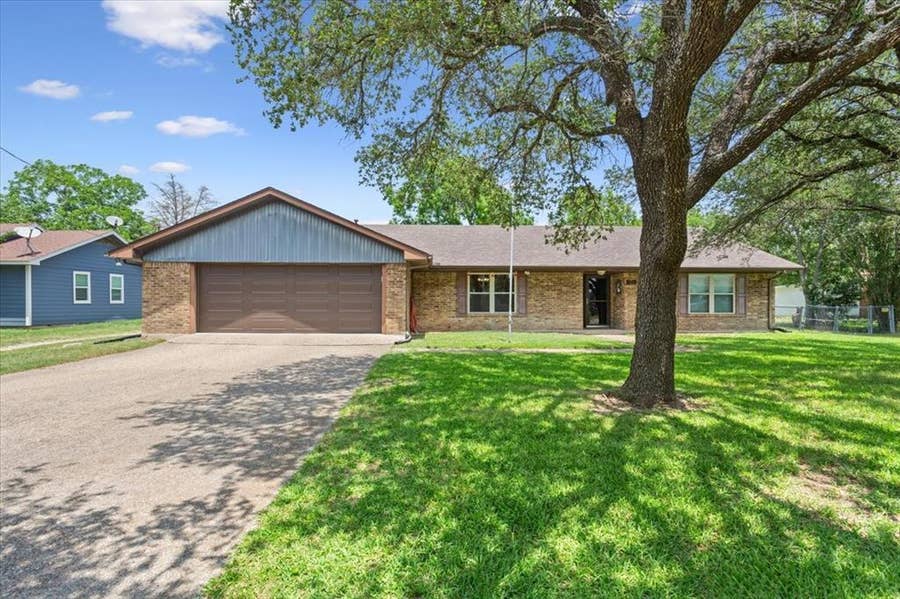 Property photo for 109 Hilltop Street, Riesel, TX
