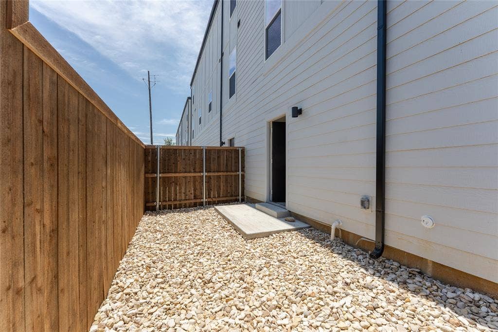 2025 Empire Central Drive, #101, Dallas, TX 75235