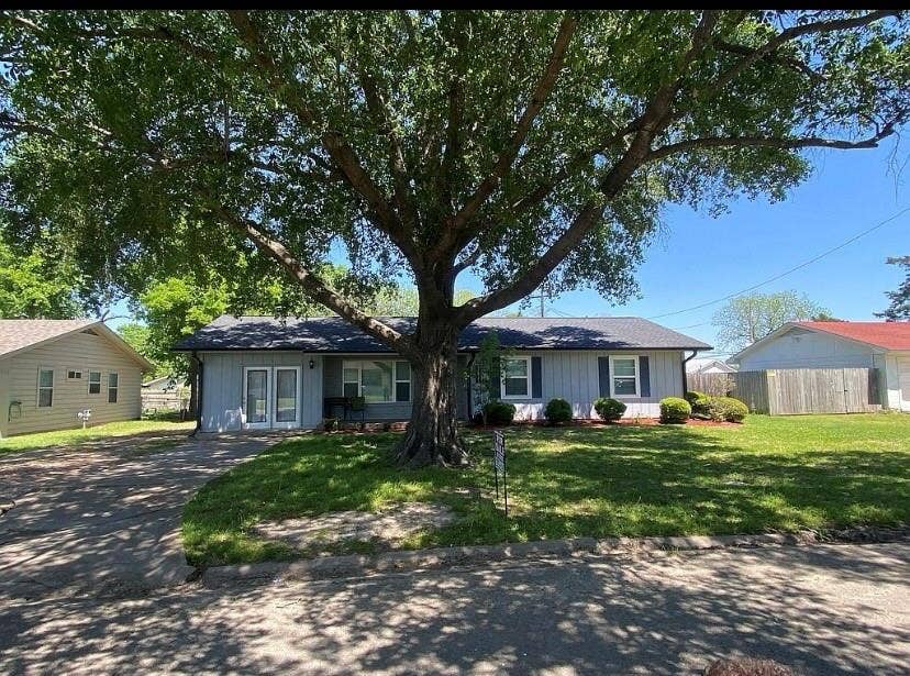 Property photo for 50021 DEL RA Drive, Greenville, TX