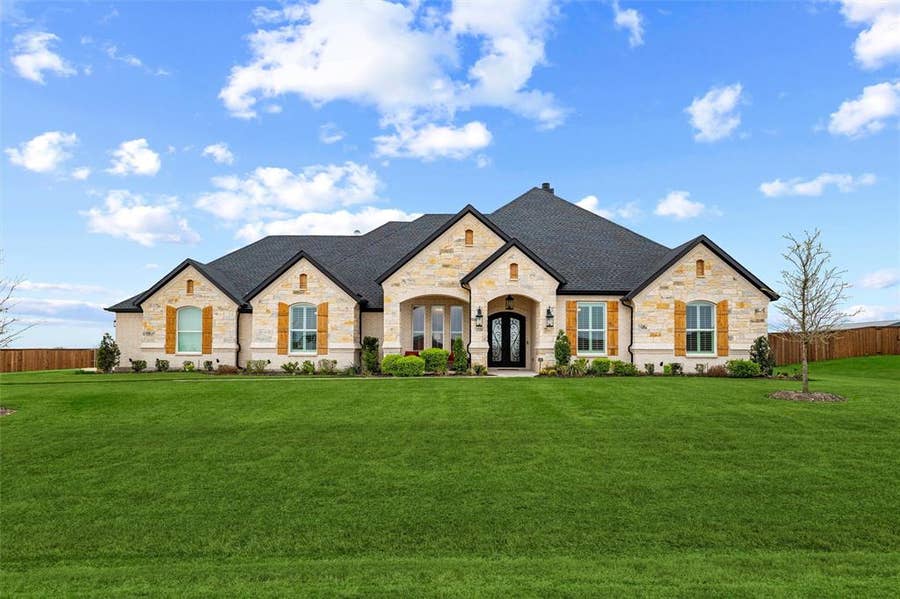 Property photo for 2330 Kinley Brooke Drive, Waxahachie, TX