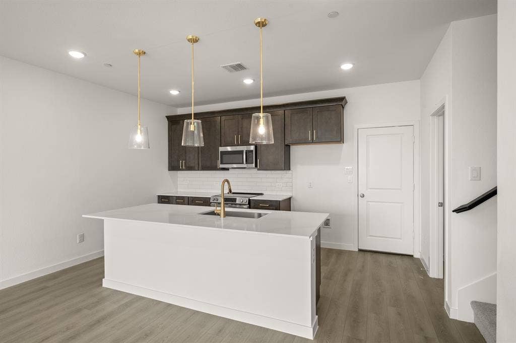 5704 Lakeview Drive, Watauga, TX 76148 5704 Lakeview- Kitchen-2