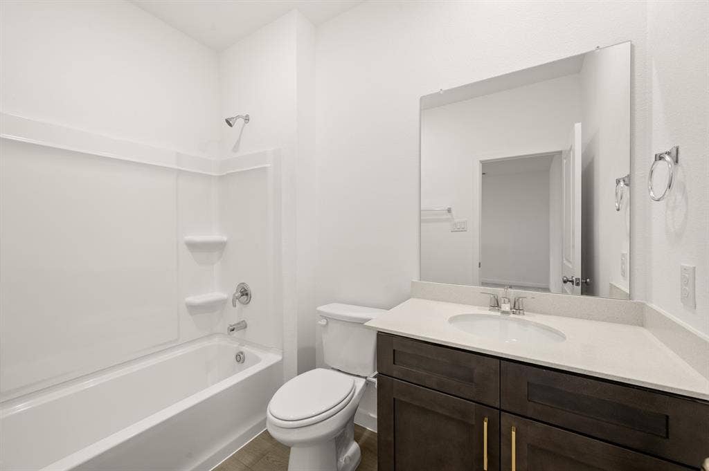 5704 Lakeview Drive, Watauga, TX 76148 5704 Lakeview- Bathroom-1