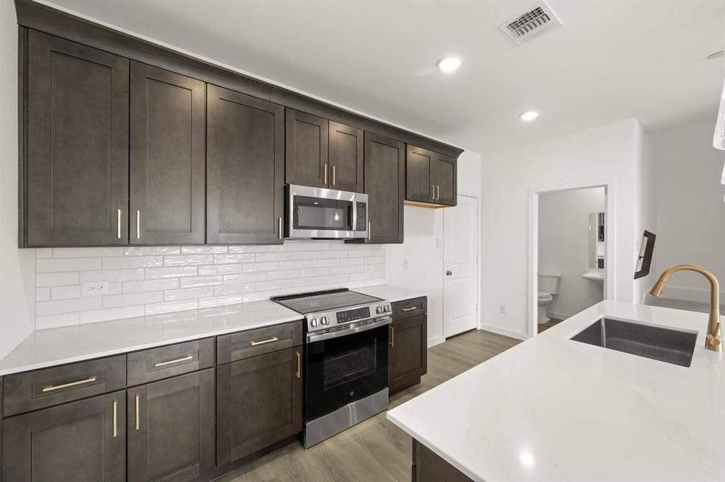 5704 Lakeview Drive, Watauga, TX 76148 5704 Lakeview- Kitchen-4