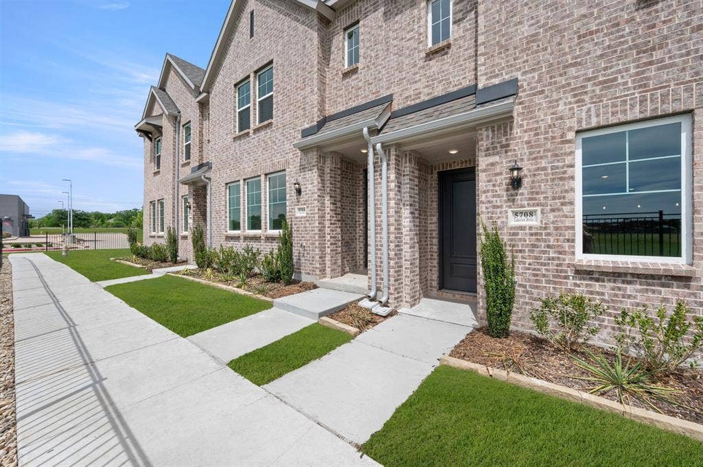 5704 Lakeview Drive, Watauga, TX 76148 5704 Lakeview- Front-3