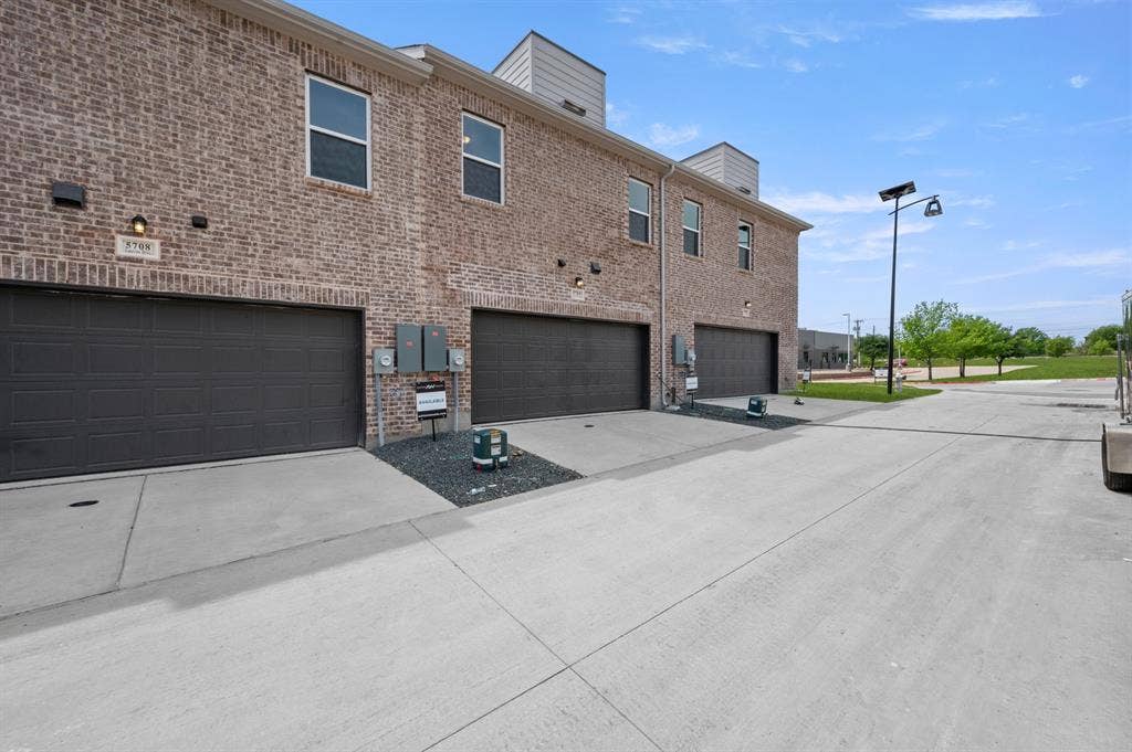 5704 Lakeview Drive, Watauga, TX 76148 5704 Lakeview- Back-2