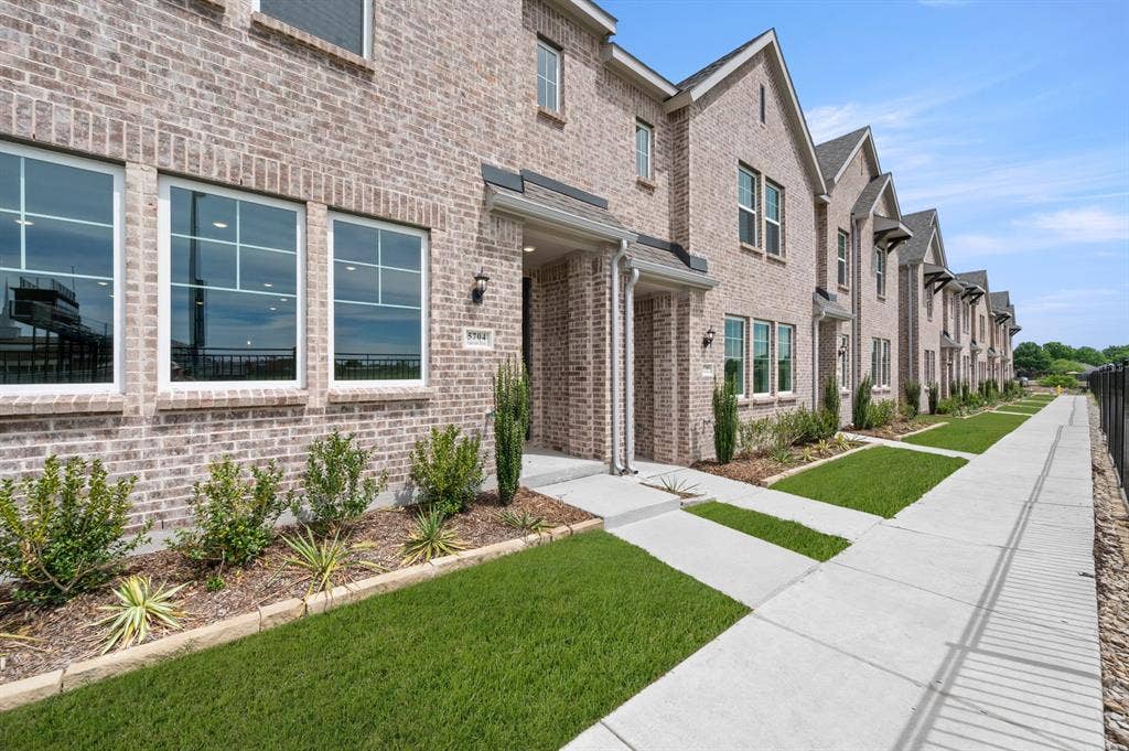 5704 Lakeview Drive, Watauga, TX 76148 5704 Lakeview- Front-2