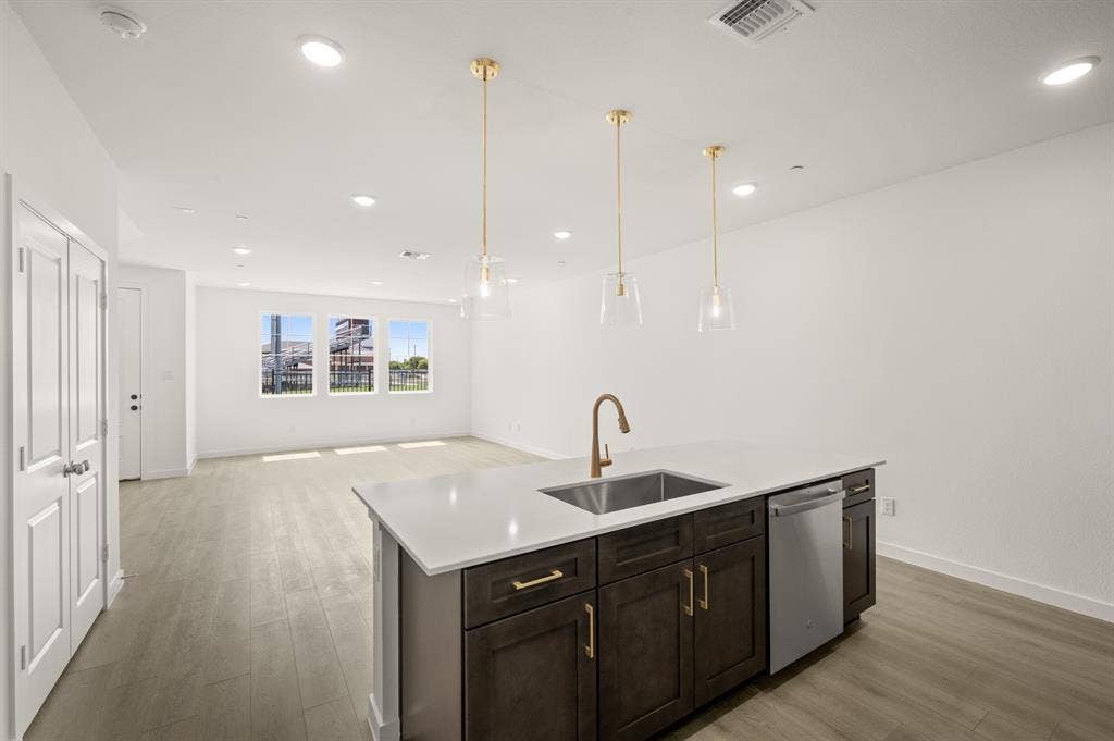 5704 Lakeview Drive, Watauga, TX 76148 5704 Lakeview- Kitchen-3