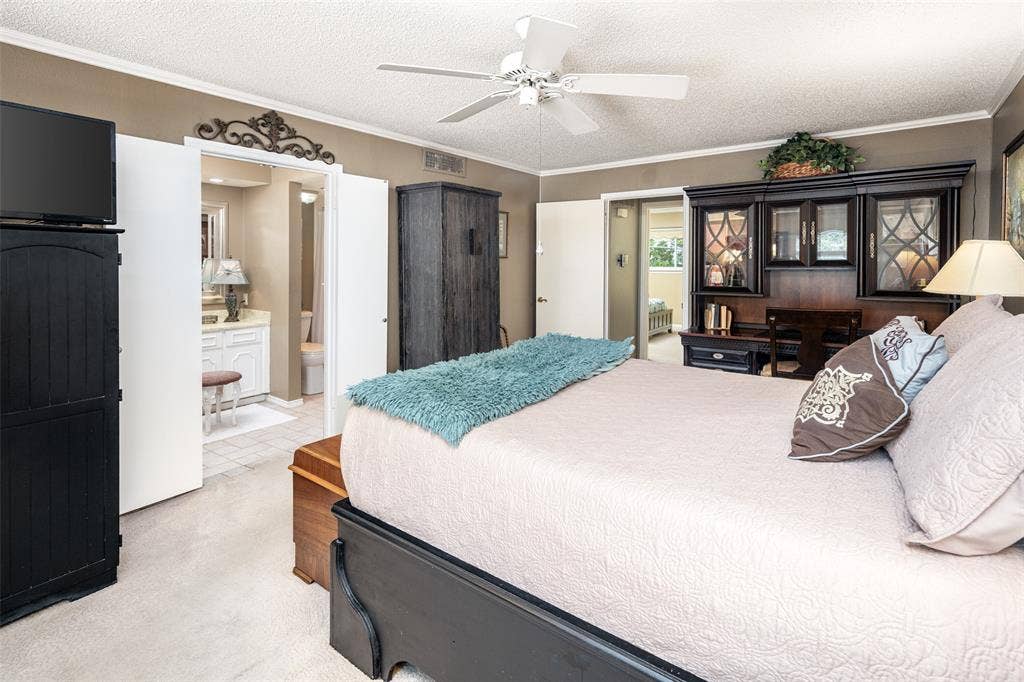 5915 Copperwood Lane, #1141, Dallas, TX 75248 Large Primary Suite w-Sitting, Desk, or Flex Area