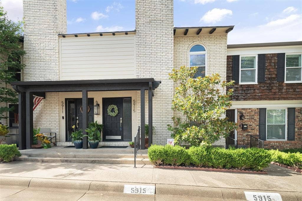 5915 Copperwood Lane, #1141, Dallas, TX 75248 Front Entry with 2 Assigned Parking Spaces