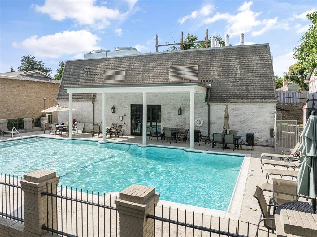 5915 Copperwood Lane, #1141, Dallas, TX 75248 Community Pool & Clubhouse