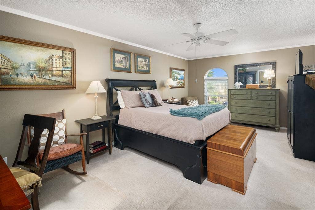 5915 Copperwood Lane, #1141, Dallas, TX 75248 Large Primary Suite w-Sitting, Desk, or Flex Area