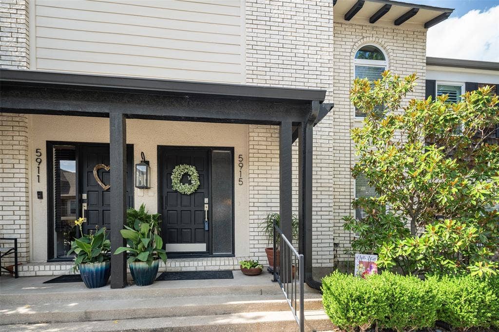 5915 Copperwood Lane, #1141, Dallas, TX 75248 Front Entry