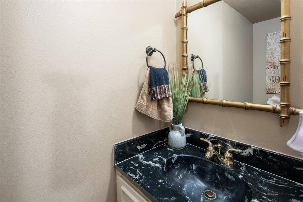 5915 Copperwood Lane, #1141, Dallas, TX 75248 Downstairs 1/2 Bathroom