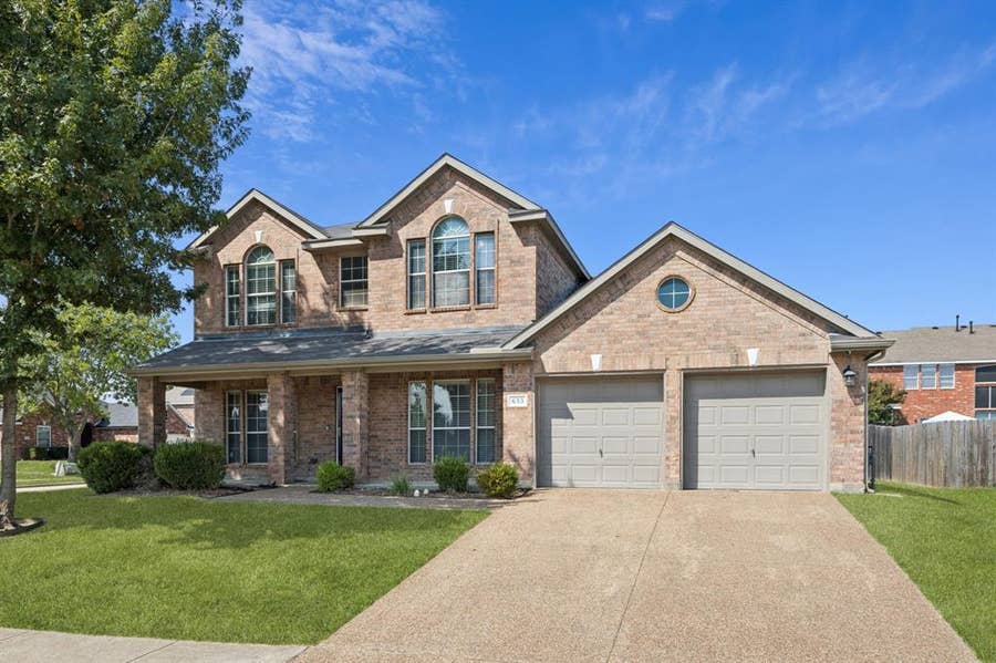 Property photo for 633 Daisy Drive, DeSoto, TX
