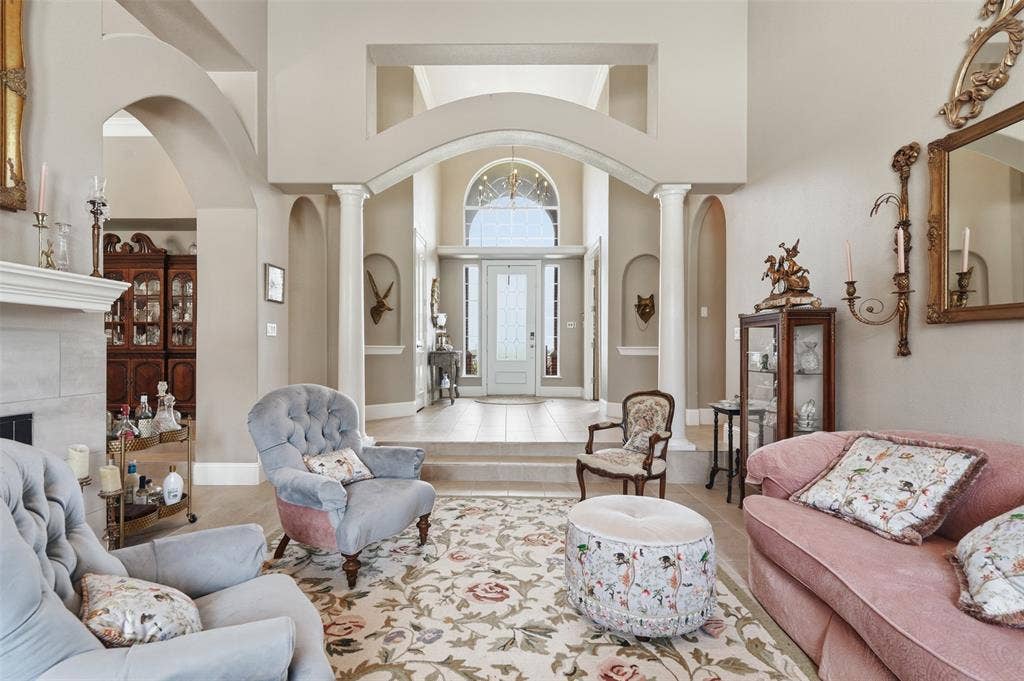 451 Land Of Goshen Drive, Springtown, TX 76082 Grand foyer entry featuring an arched transom window