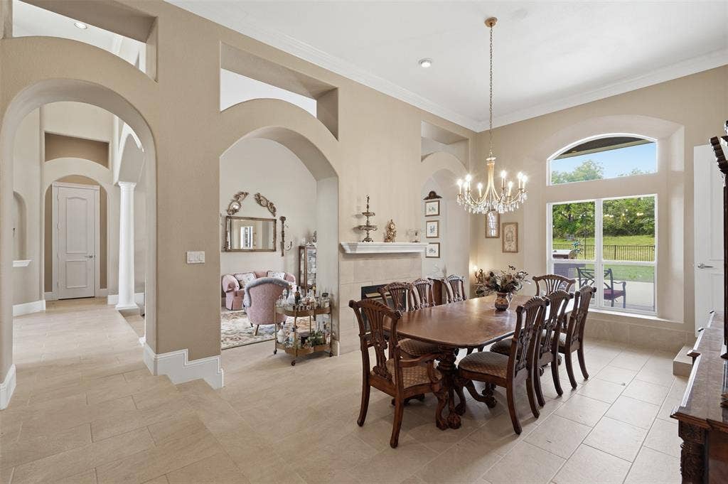 451 Land Of Goshen Drive, Springtown, TX 76082 Dining area
