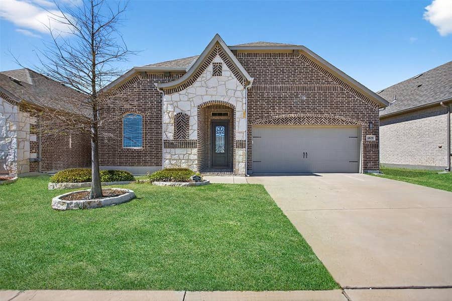 Property photo for 6829 Danridge Road, Rowlett, TX