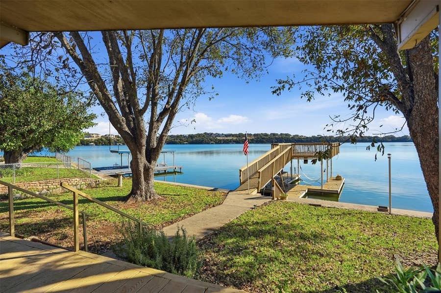 Property photo for 4016 Linda Court, Granbury, TX