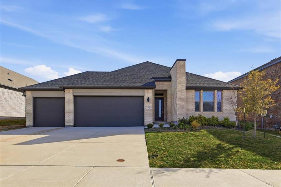 Property photo for 1212 Nuevo Rancho Lane, Fort Worth, TX