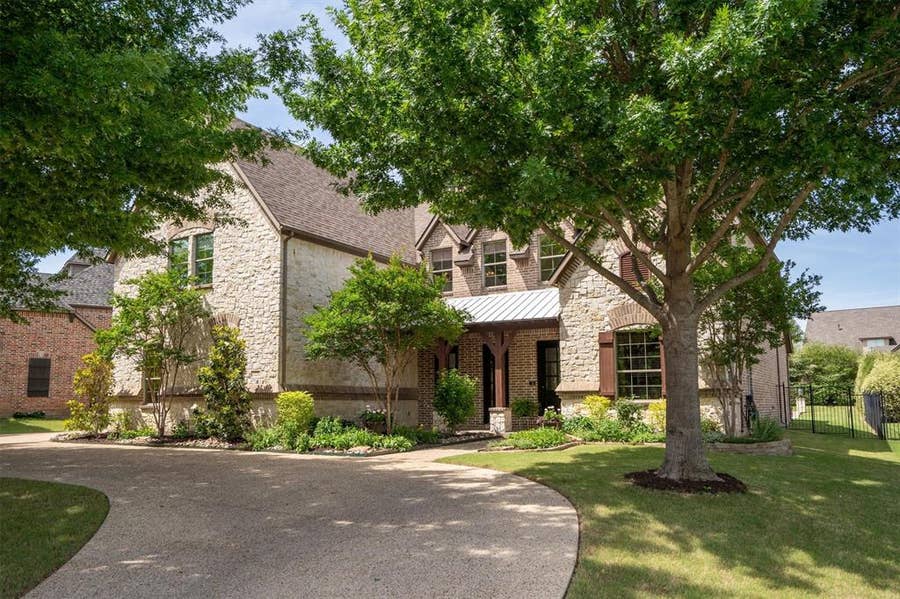Property photo for 3225 Clubview Drive, Denton, TX