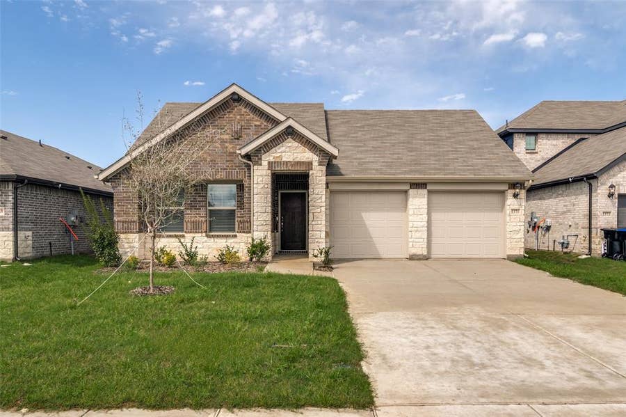 Property photo for 1371 Los Olmos Lane, Crandall, TX
