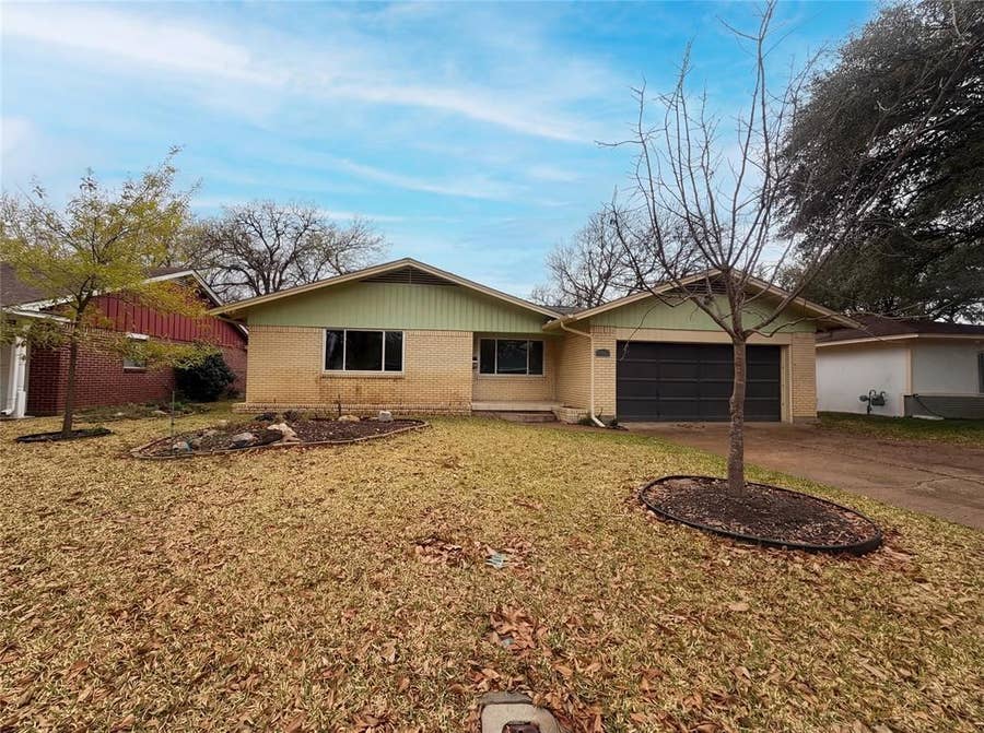 Property photo for 509 Robinhood Drive, Irving, TX