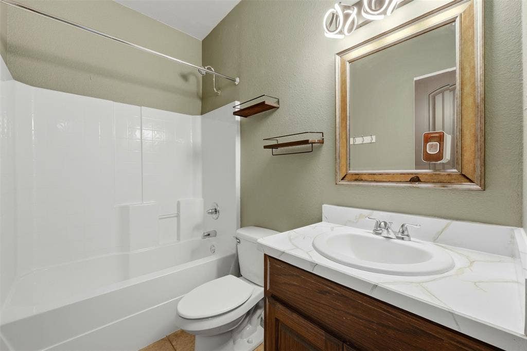 113 Mulkey Road, Waxahachie, TX 75167 Full bath with vanity, bathing tub / shower combination, and a textured wall