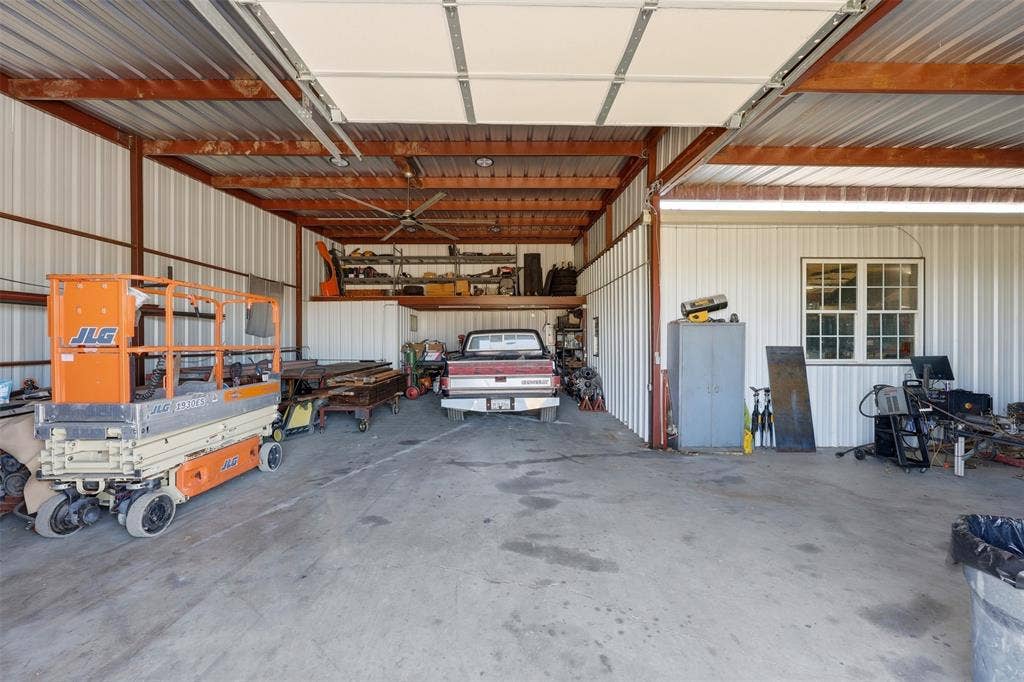 113 Mulkey Road, Waxahachie, TX 75167 Garage with metal wall