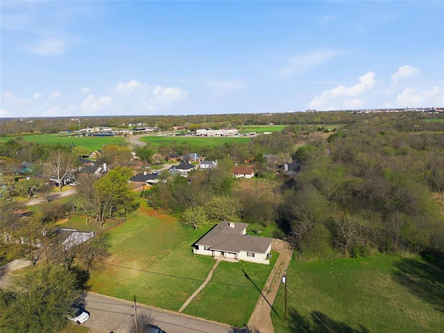 Property photo for 525 Lake Park Avenue, Waxahachie, TX
