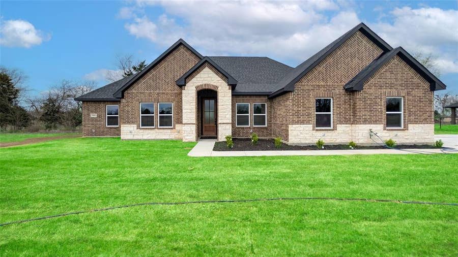 Property photo for 956 County Road 4108, Greenville, TX