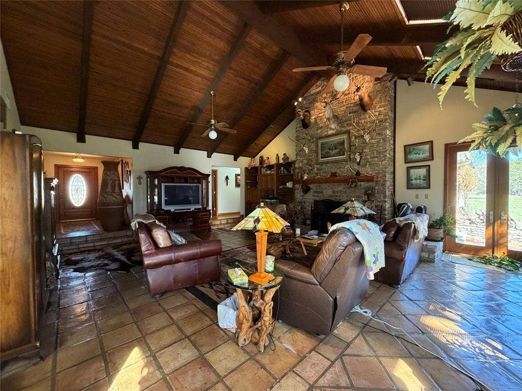 115 Woodland Road, Kerrville, TX 78028 115 Woodland Road, Kerrville, TX 78028