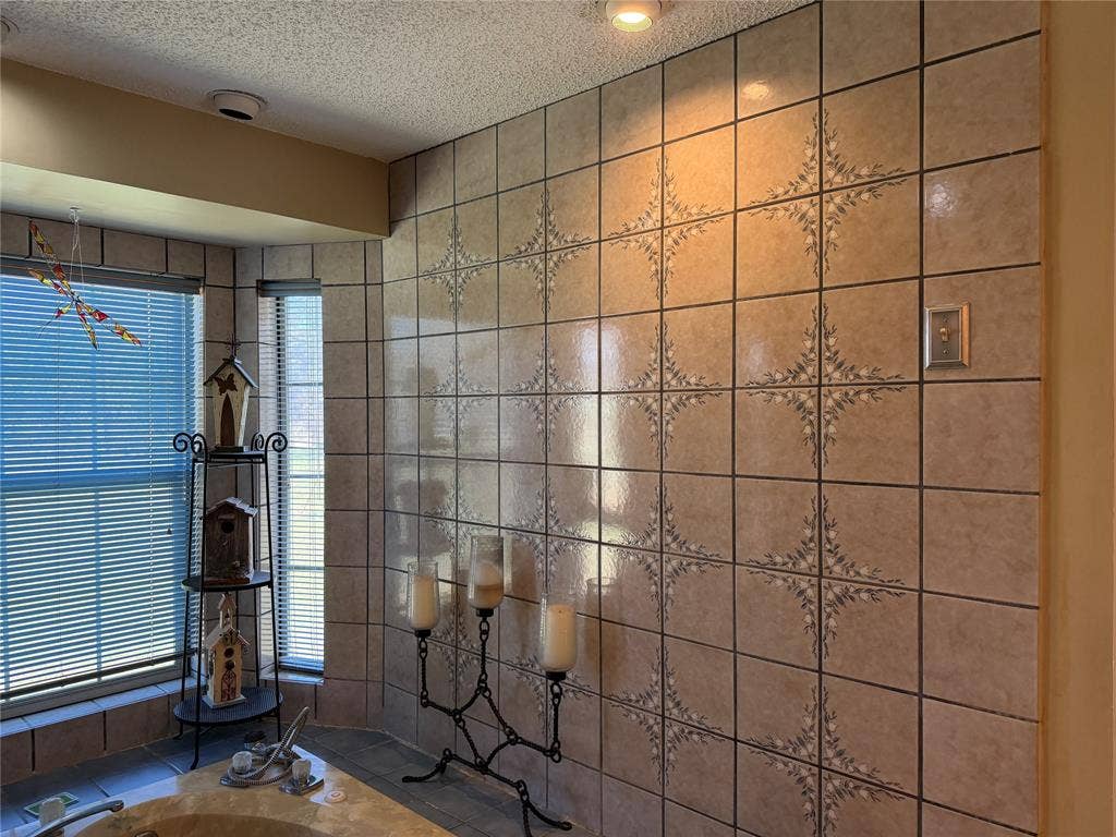 115 Woodland Road, Kerrville, TX 78028 115 Woodland Road, Kerrville, TX 78028
