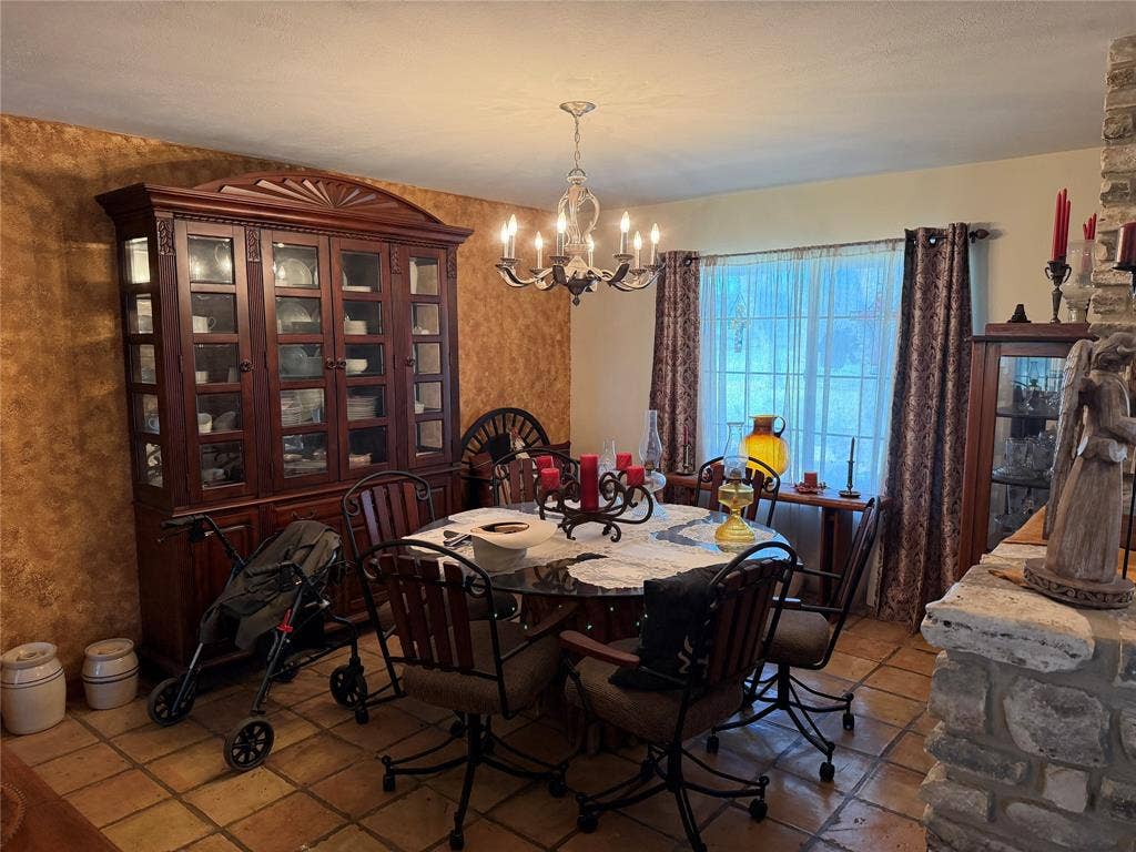 115 Woodland Road, Kerrville, TX 78028 115 Woodland Road, Kerrville, TX 78028