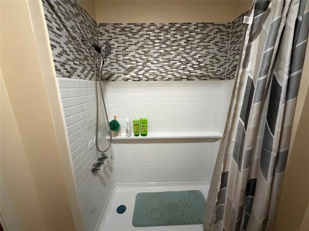 115 Woodland Road, Kerrville, TX 78028 Recently Installed Shower