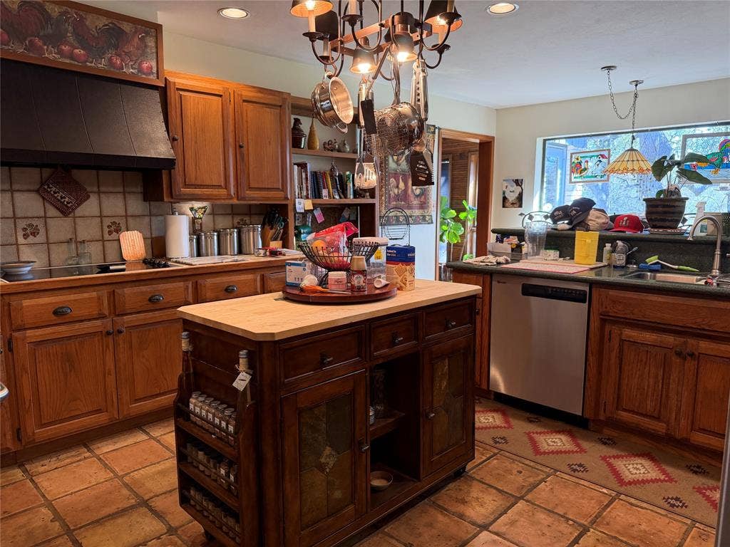 115 Woodland Road, Kerrville, TX 78028 115 Woodland Road, Kerrville, TX 78028