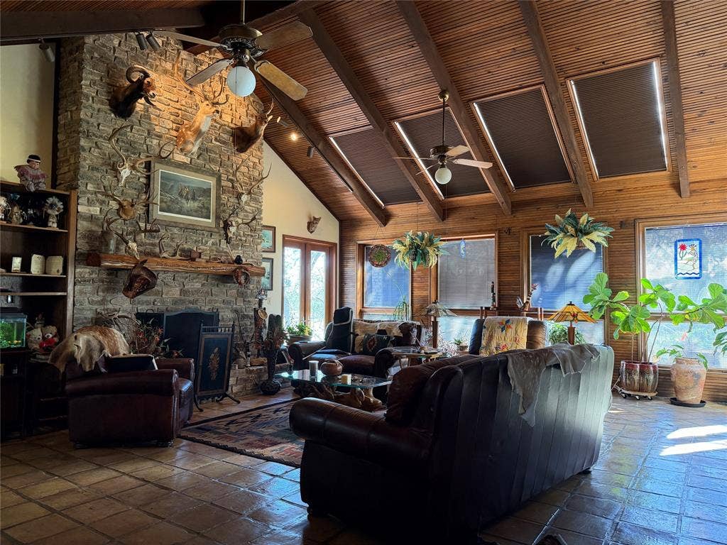 115 Woodland Road, Kerrville, TX 78028 115 Woodland Road, Kerrville, TX 78028