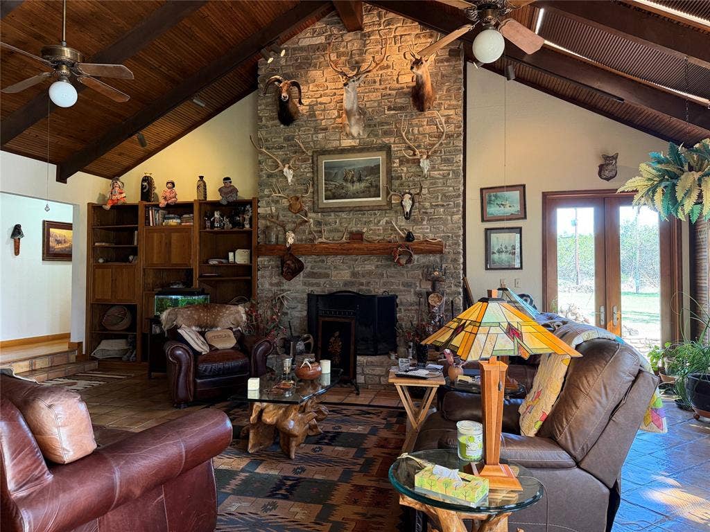 115 Woodland Road, Kerrville, TX 78028 115 Woodland Road, Kerrville, TX 78028