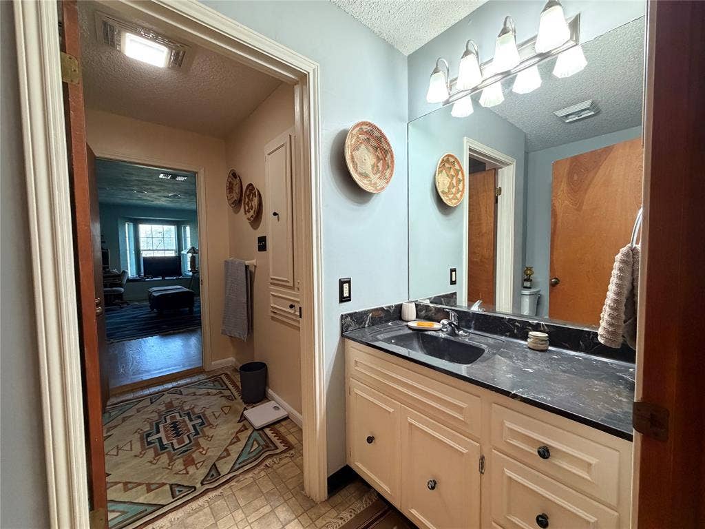 115 Woodland Road, Kerrville, TX 78028 115 Woodland Road, Kerrville, TX 78028