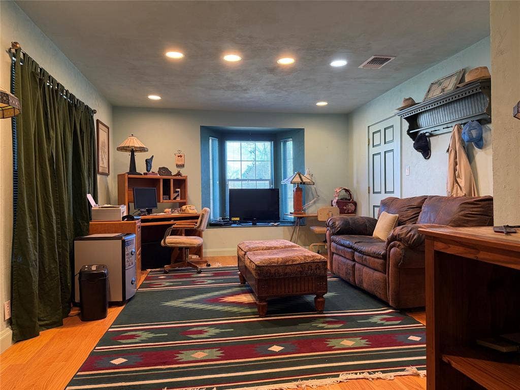 115 Woodland Road, Kerrville, TX 78028 115 Woodland Road, Kerrville, TX 78028