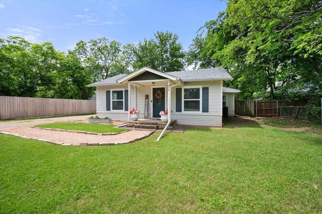 516 E Ross Street, Waxahachie, TX 75165 516 E Ross Street, Waxahachie, TX 75165