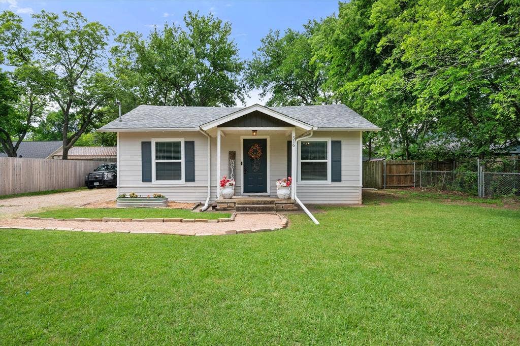 516 E Ross Street, Waxahachie, TX 75165 516 E Ross Street, Waxahachie, TX 75165