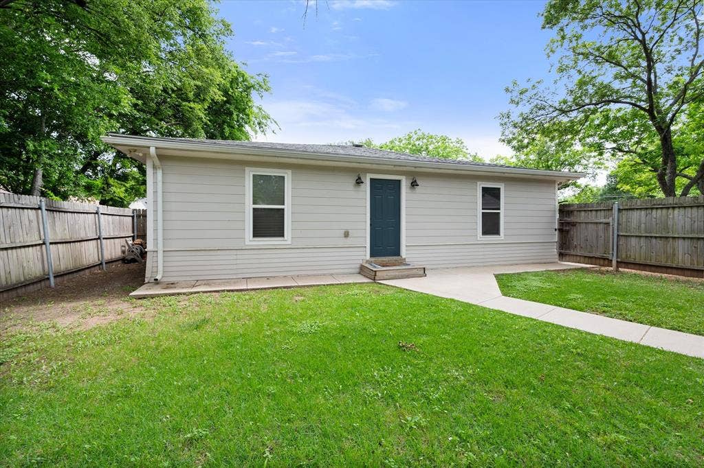 516 E Ross Street, Waxahachie, TX 75165 516 E Ross Street, Waxahachie, TX 75165