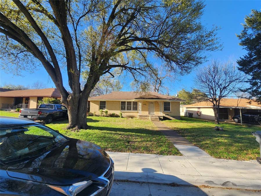 Property photo for 1527 Cape Cod Drive, Dallas, TX