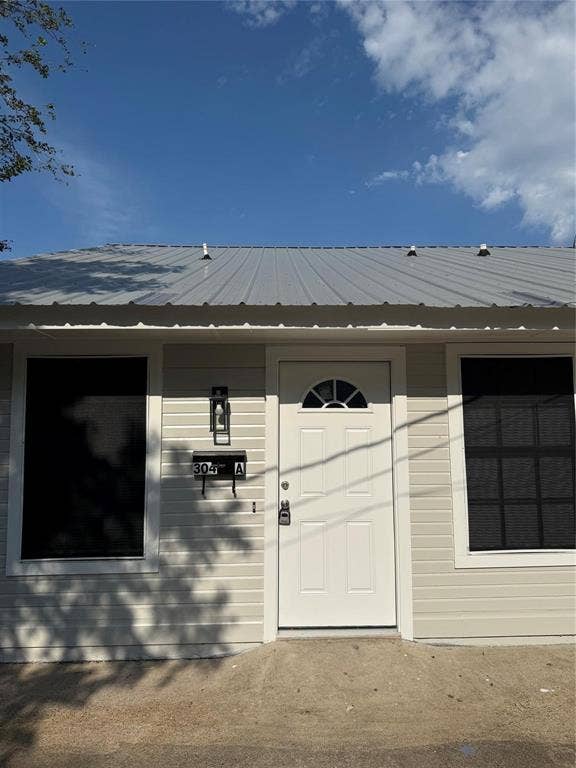 Property photo for 304 E Hickory Street, #A, Kaufman, TX
